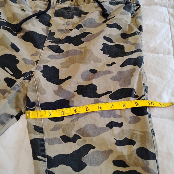 Divided | Woman's Camouflage Ankle Pants | Size 30 - Picture 9 of 15